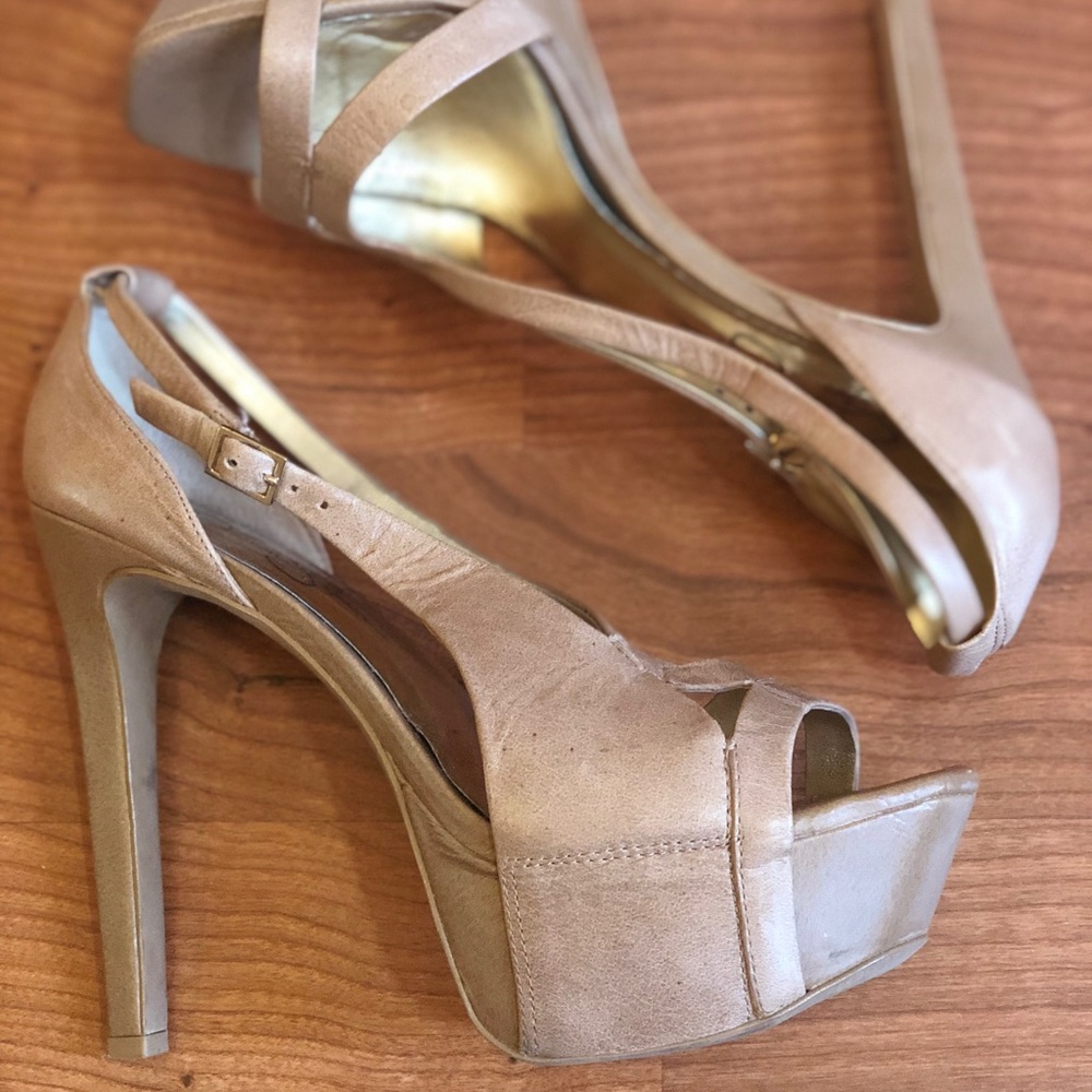 💥Markdown💥 Nude Jessica Simpson platform sandal.